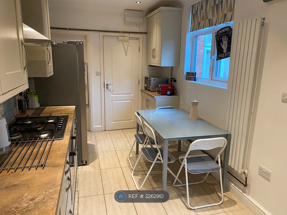 Property photo 2 of 17 Kitchen