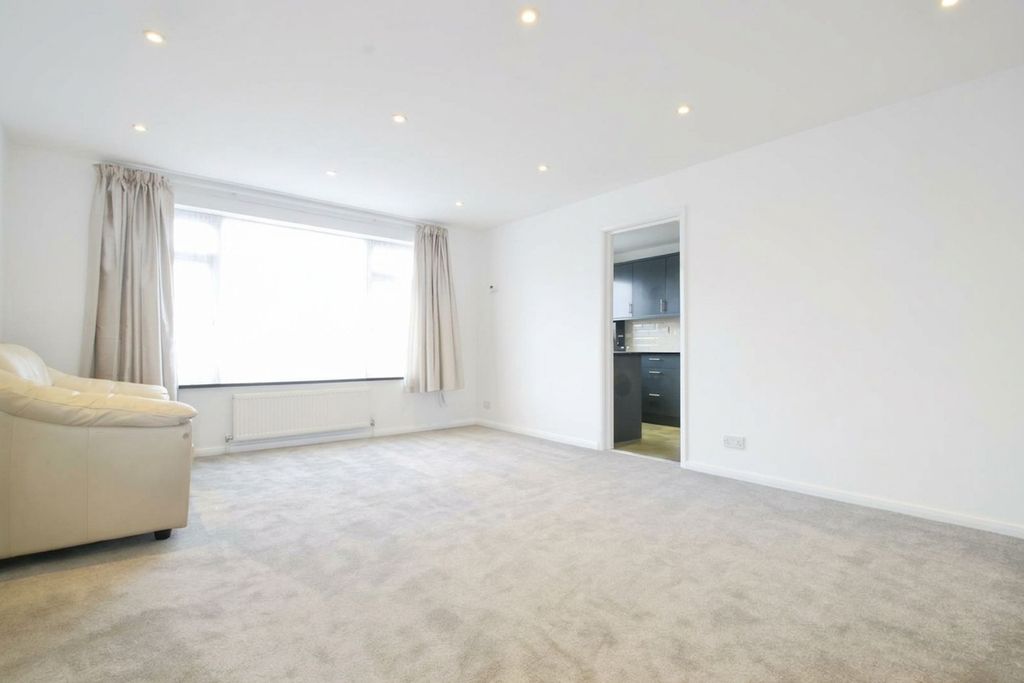 Property photo 1 of 4
