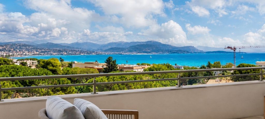 Property photo 1 of 5 Antibes-Penthouse Apartment - Panoramic Sea Views