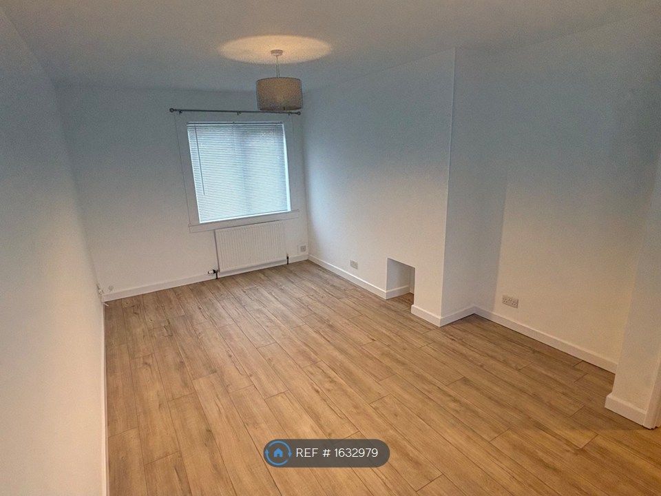 Property photo 3 of 16 Lounge 2