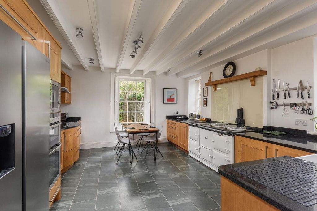 Property photo 3 of 29