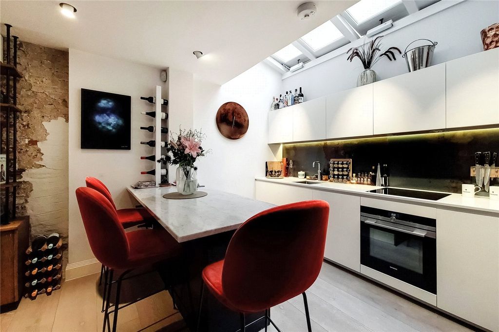 Property photo 3 of 12 Picture No. 02