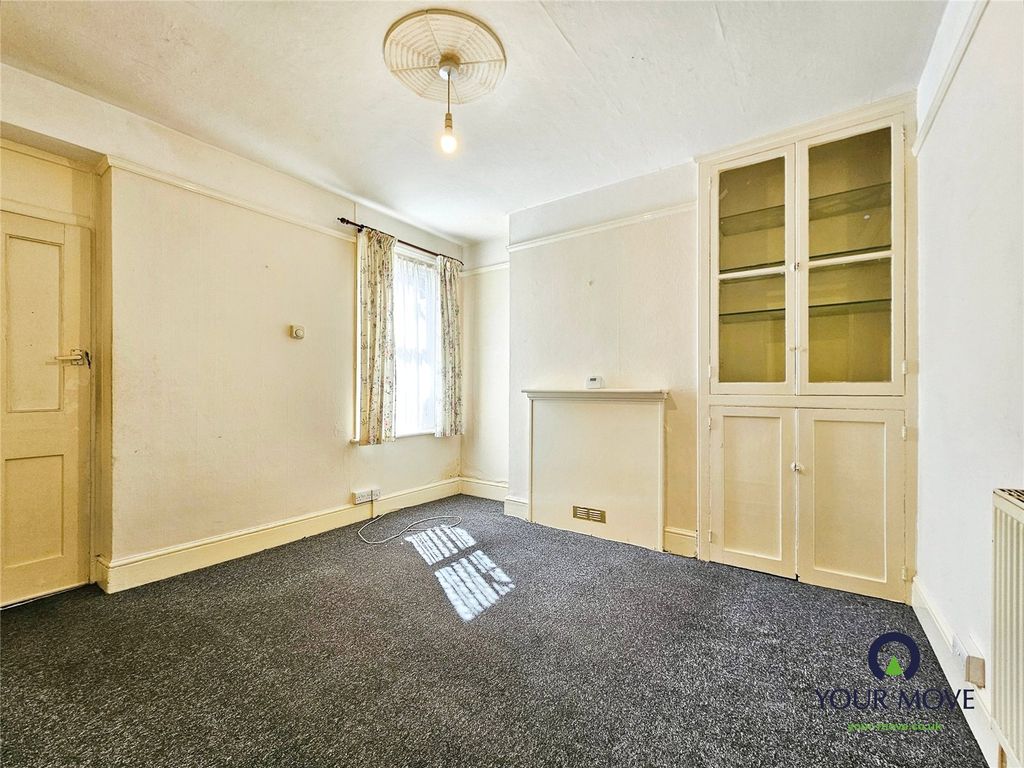 Property photo 3 of 9 Dining Room