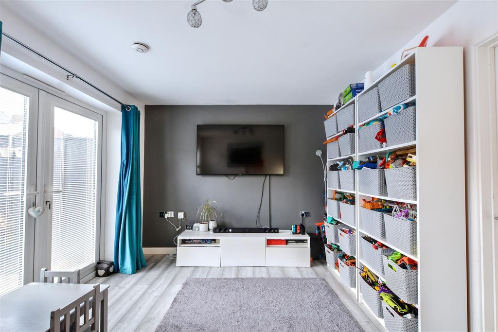 Property photo 3 of 27 Lounge_4.Jpeg