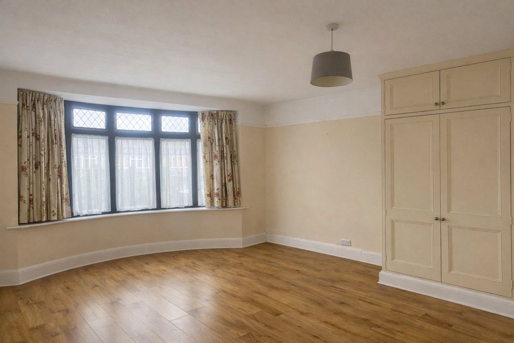 Property photo 2 of 9 Picture No. 17