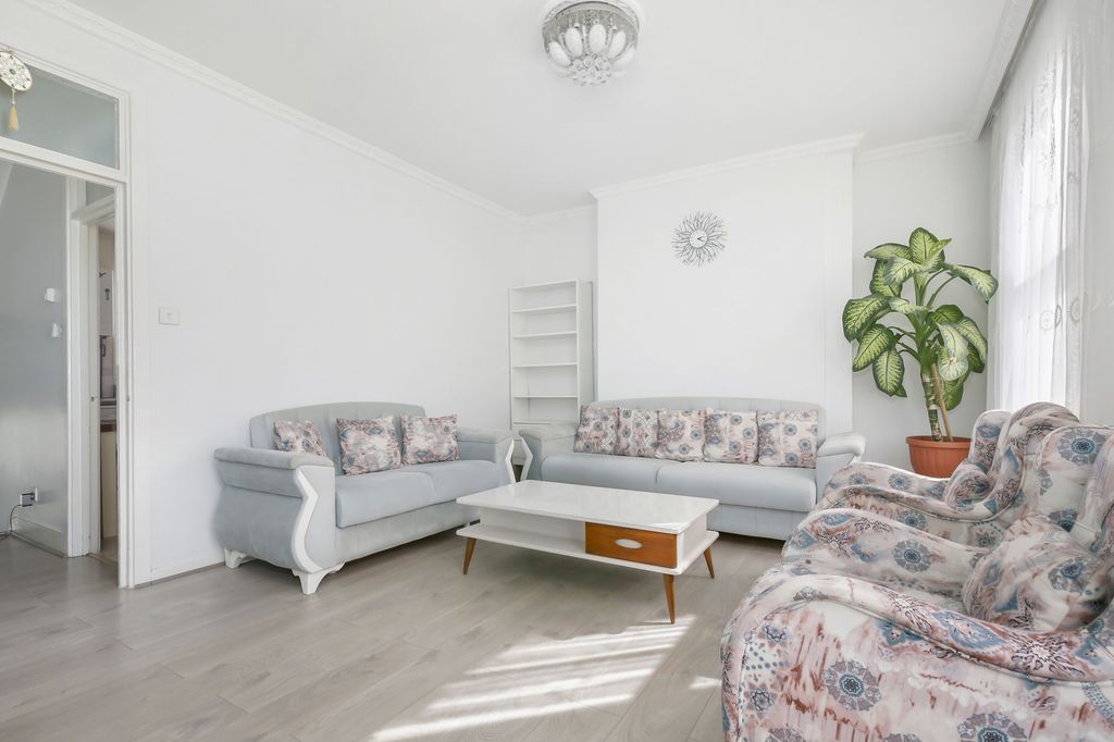 Property photo 3 of 12