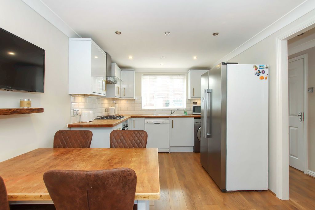 Property photo 2 of 13 Photo 4