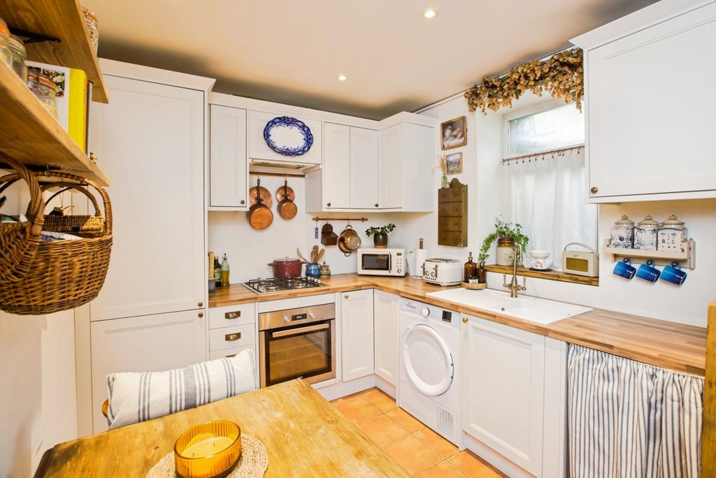 Property photo 3 of 17 Kitchen Diner