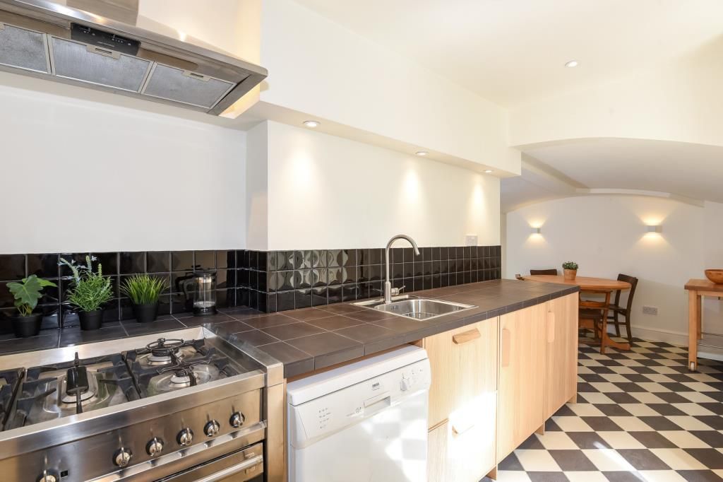 Property photo 2 of 12 Kitchen
