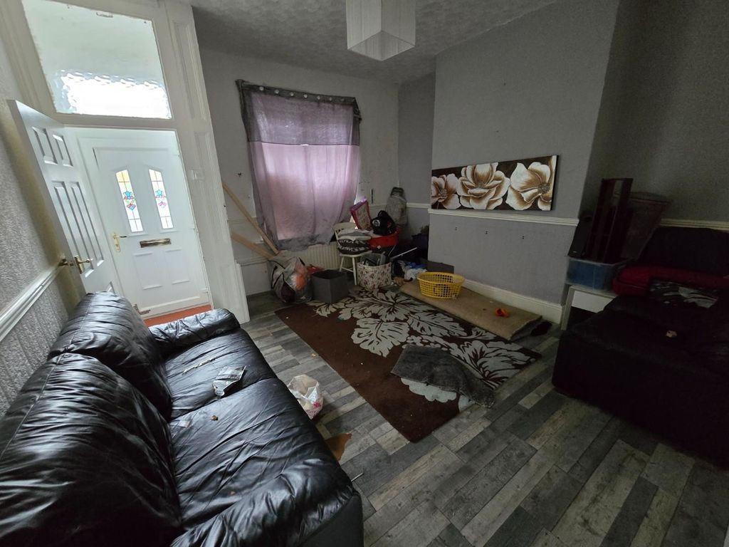 Property photo 2 of 8 Lounge