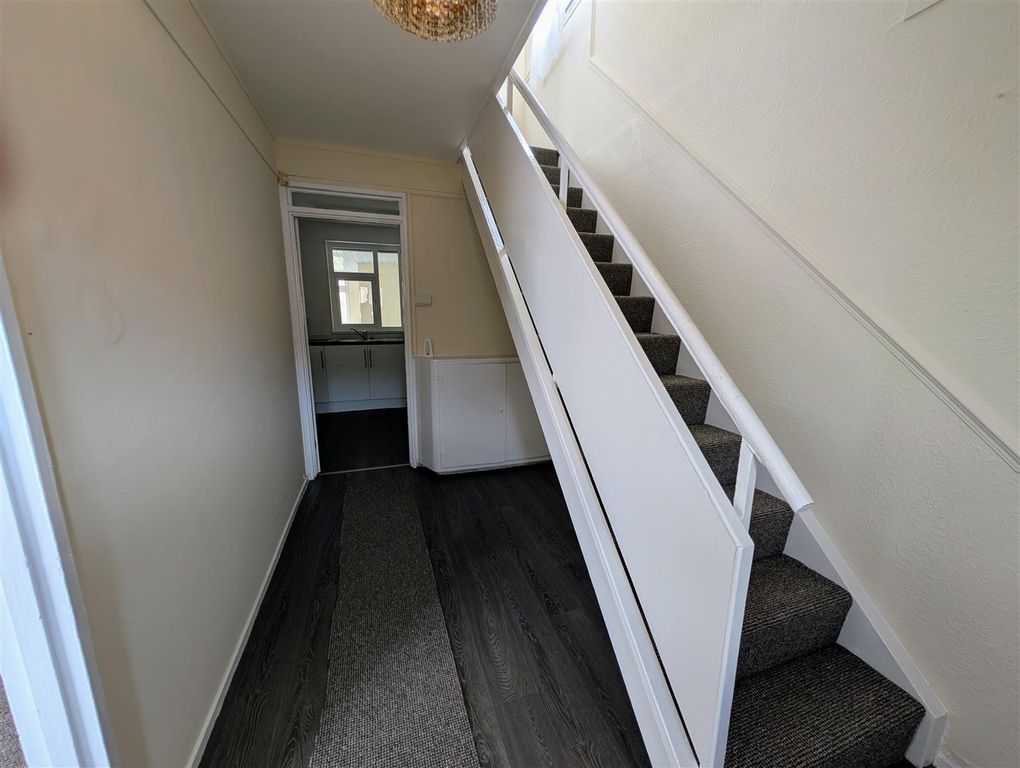 Property photo 2 of 24 Hallway.Jpg