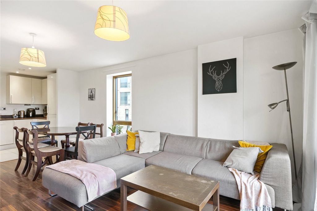 Property photo 2 of 12