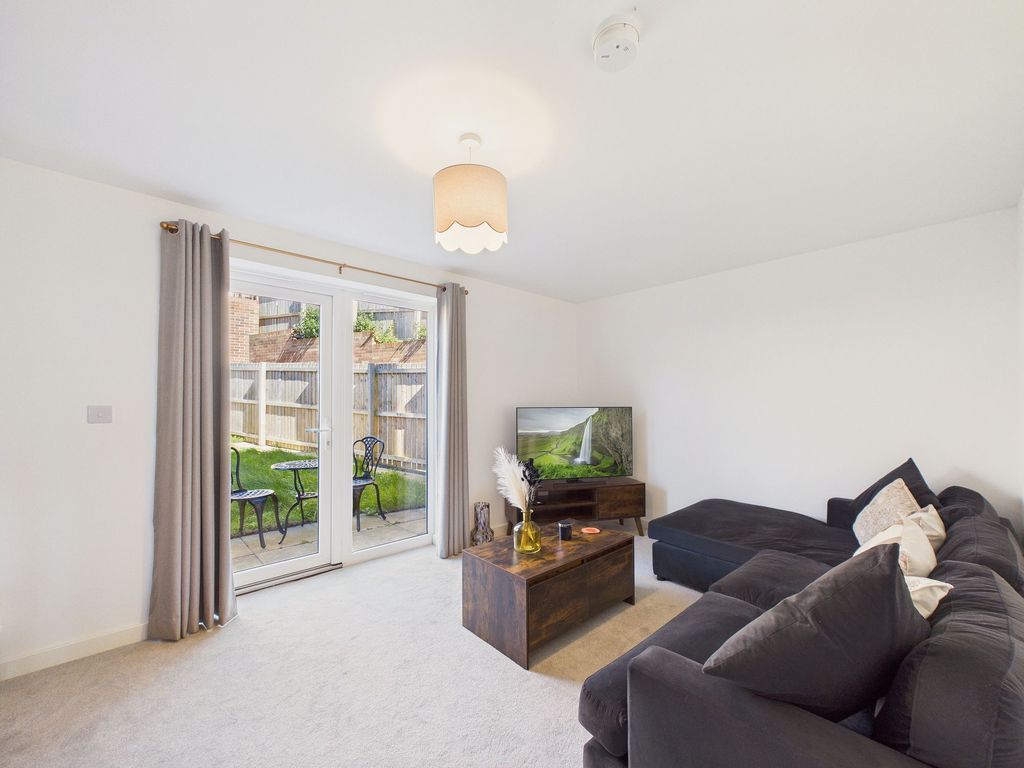 Property photo 2 of 12 Lounge