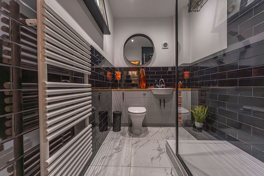 Property photo 3 of 24