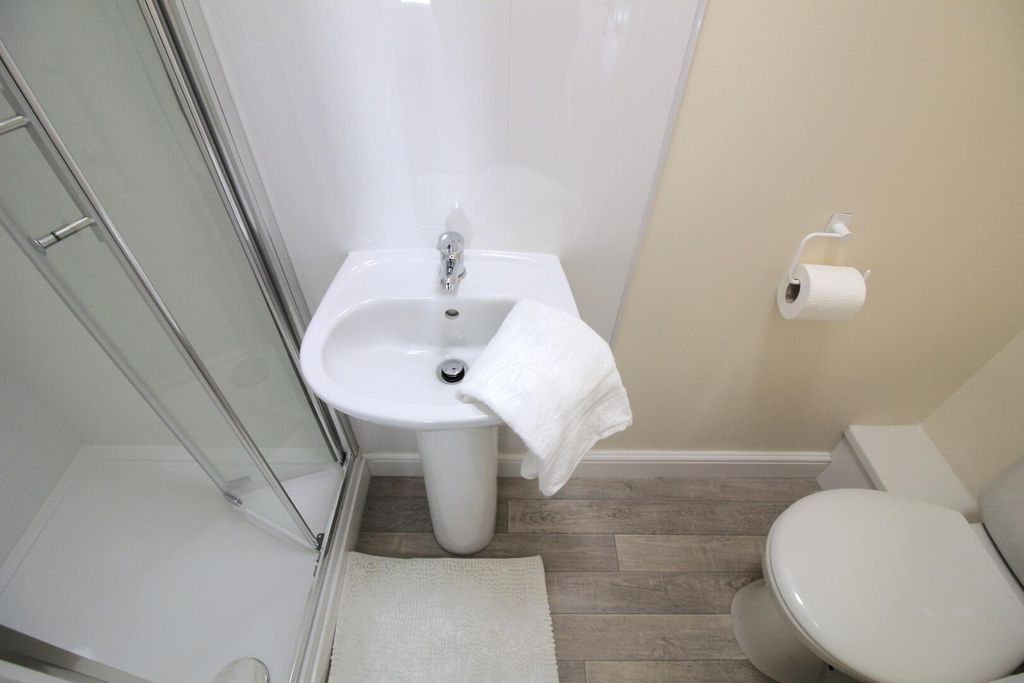 Property photo 3 of 4 Bathroom