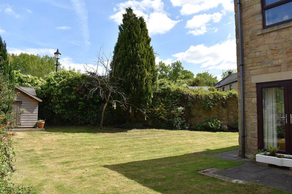 Property photo 2 of 41