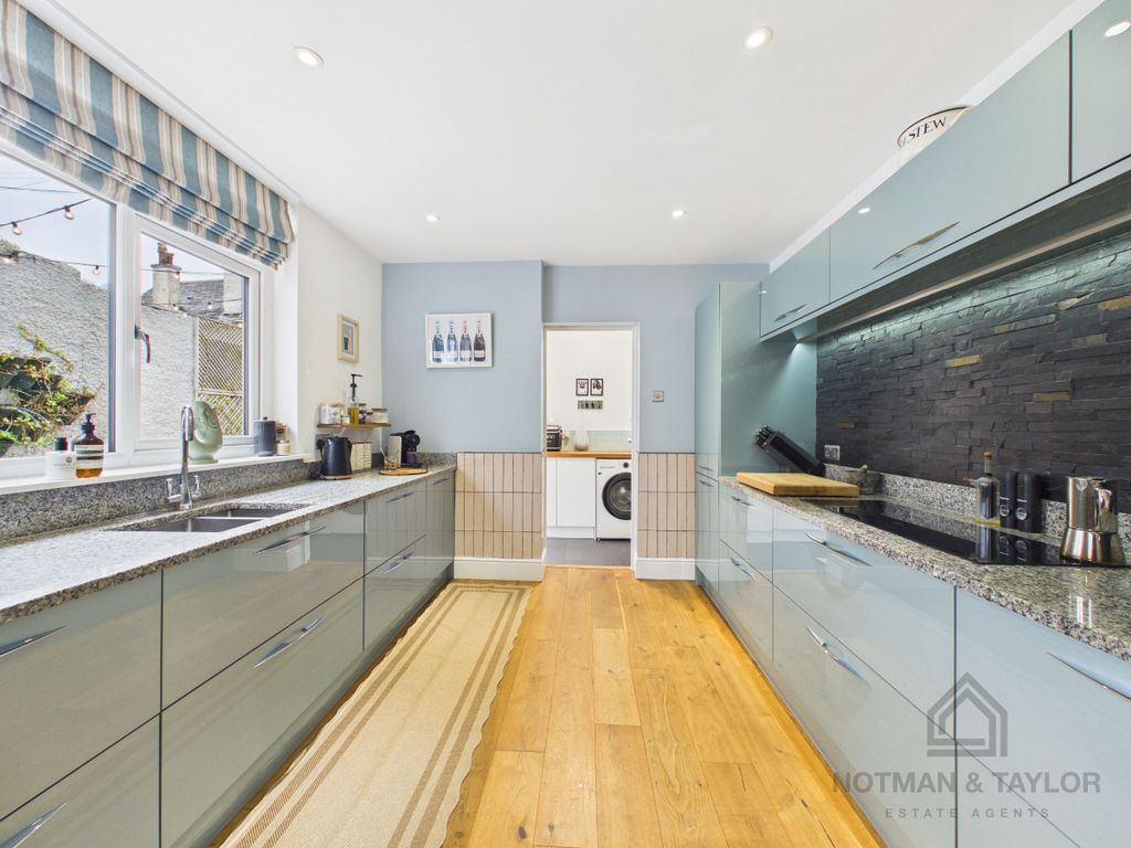 Property photo 3 of 24