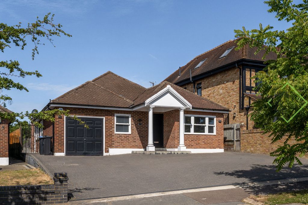 Property photo 3 of 19 Newmans Way, Barnet, En4 0Lr-1 (42)