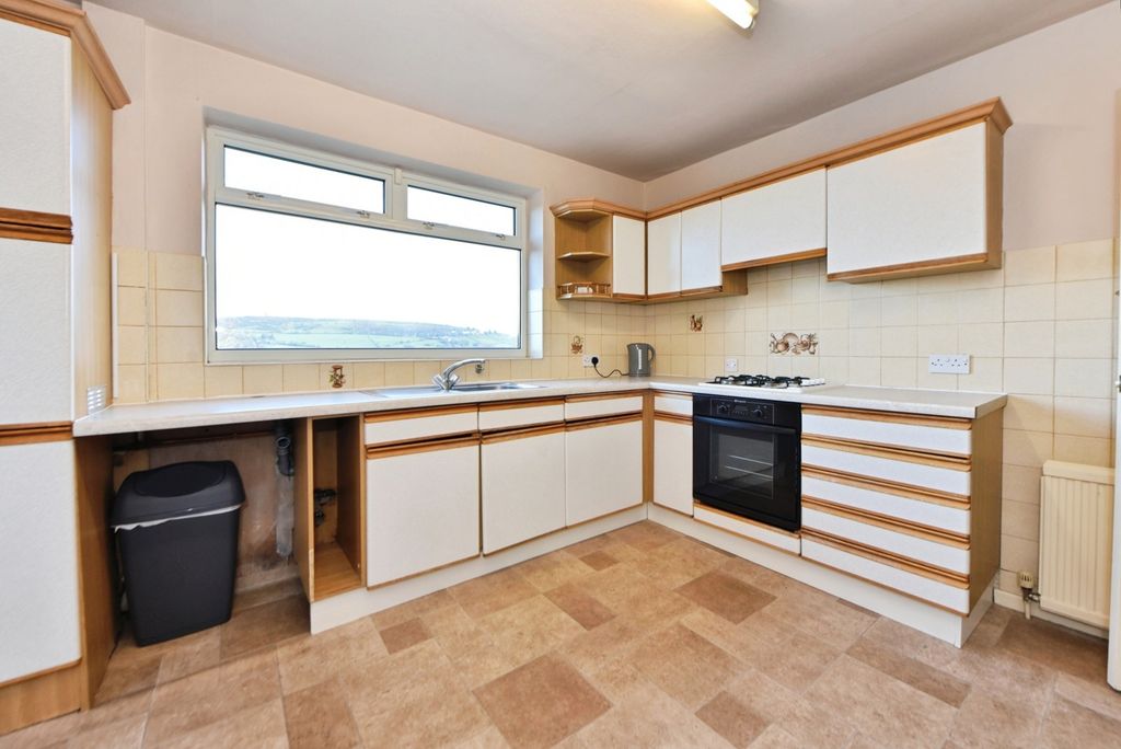 Property photo 2 of 16 Kitchen