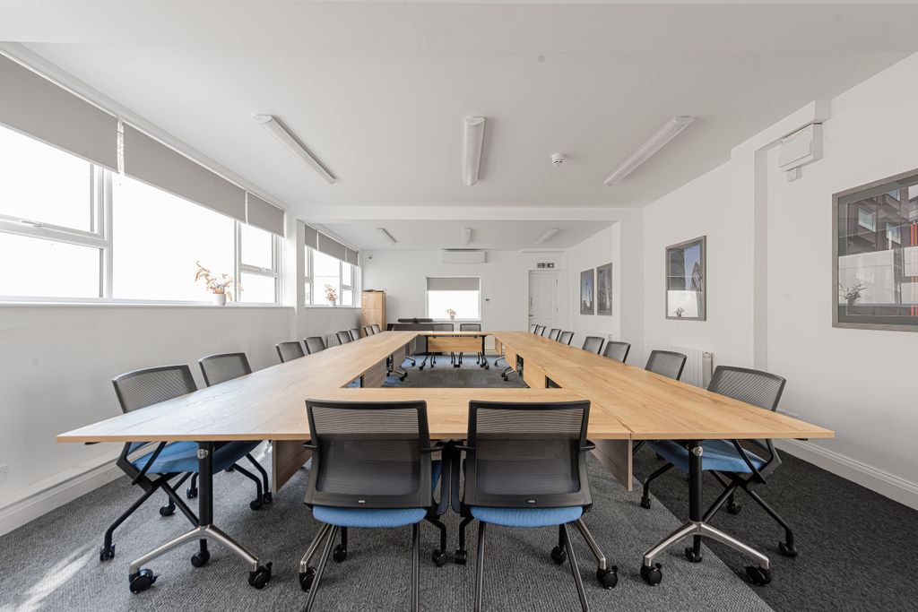 Property photo 3 of 14 Riverside House, Unit 2-002