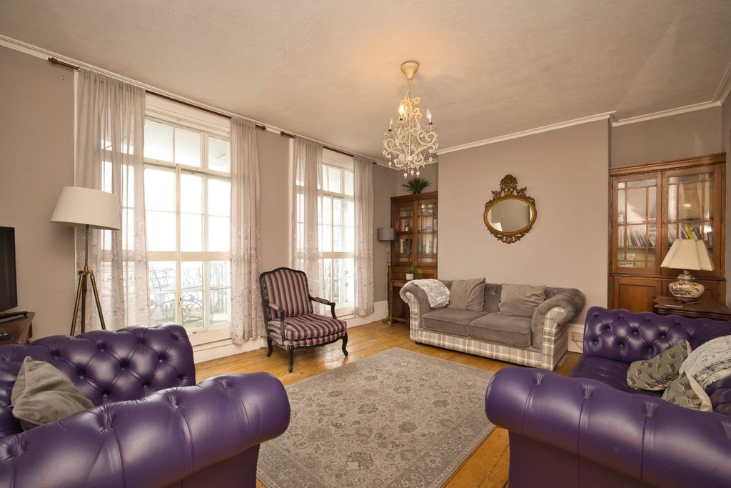 Property photo 2 of 11 Picture 2