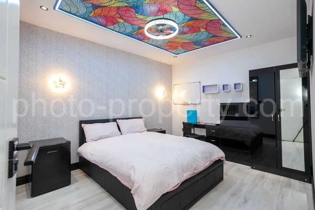 Property photo 3 of 12 This Beautifully Designed Double Bedroom Features ...
