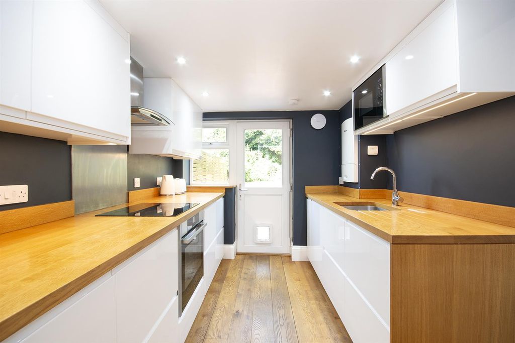 Property photo 3 of 11 Kitchen.Jpg