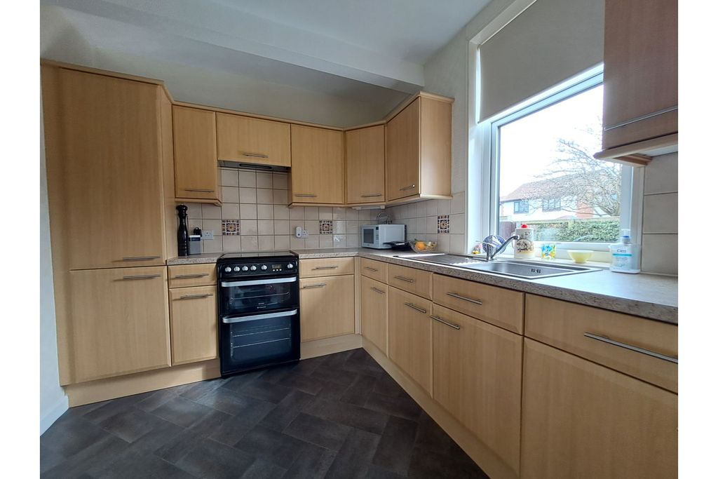 Property photo 3 of 27 Kitchen