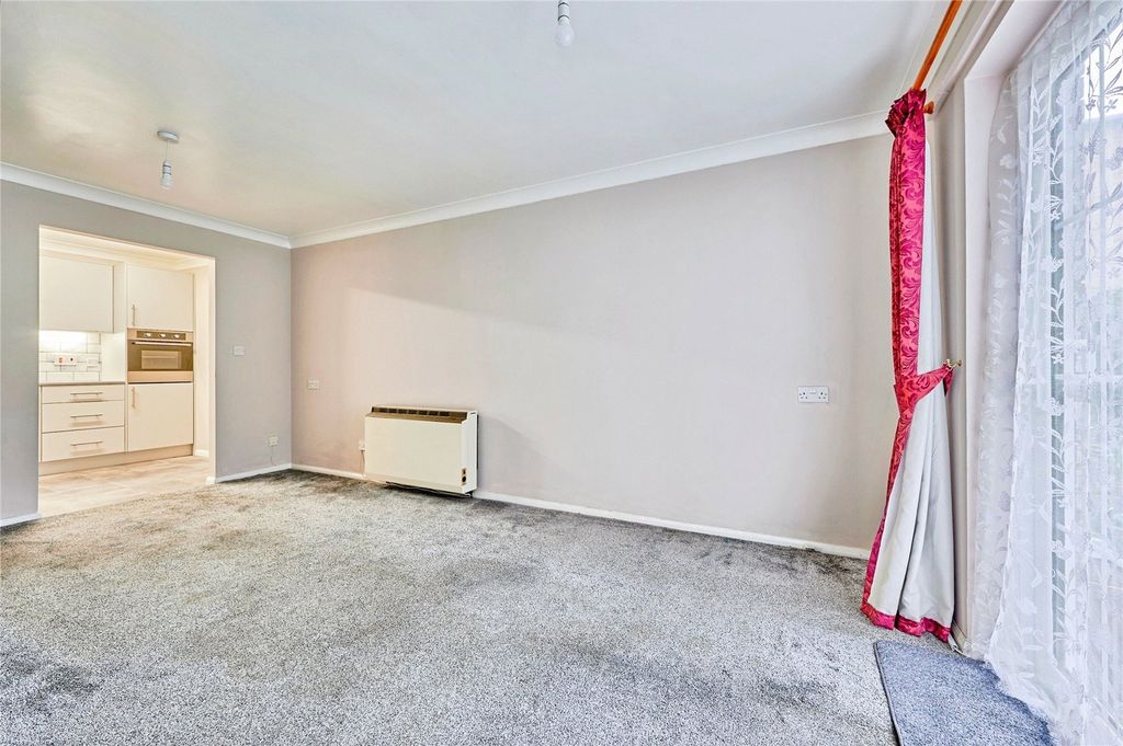 Property photo 3 of 10 Lounge