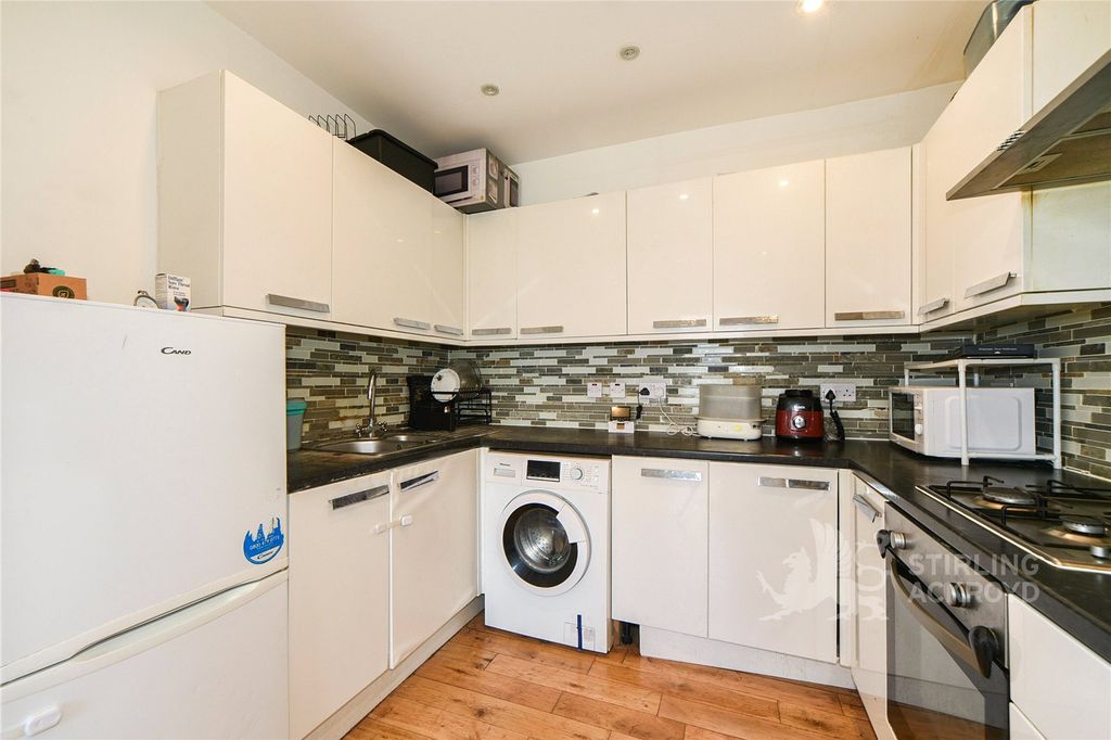 Property photo 3 of 22 Kitchen