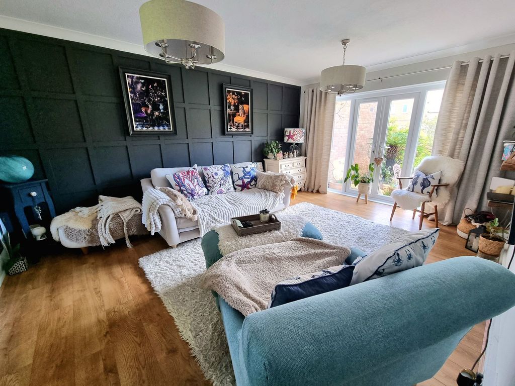 Property photo 3 of 27 Lounge