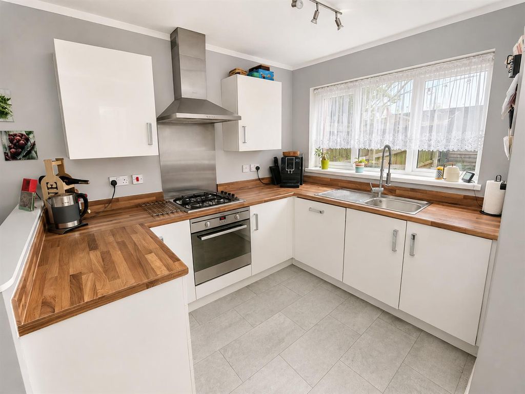 Property photo 3 of 31 Kitchen 3.Png
