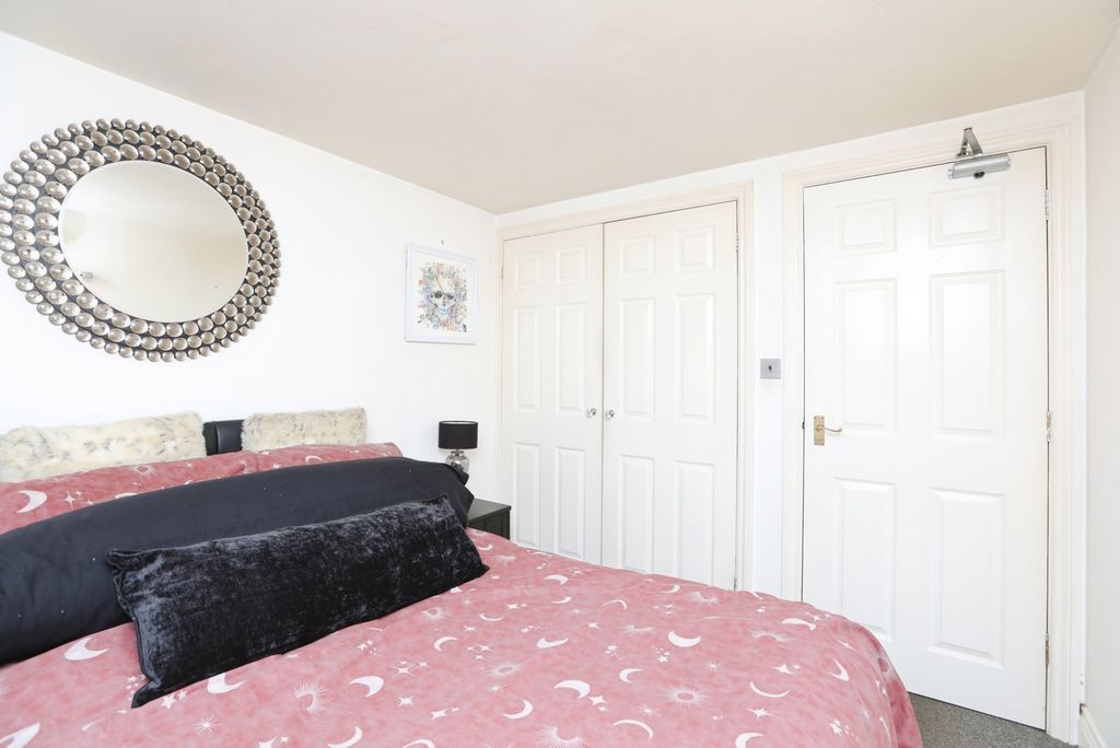 Property photo 2 of 17 Photo