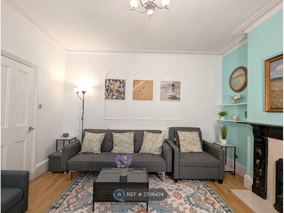 Property photo 1 of 35 Living Room