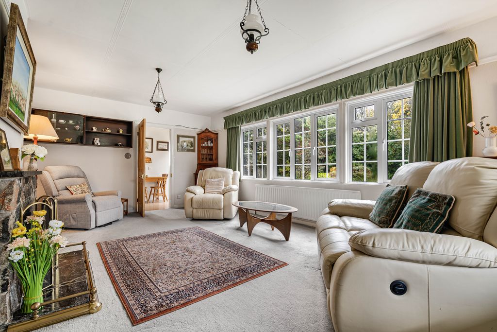 Property photo 3 of 24 Living Room (2)