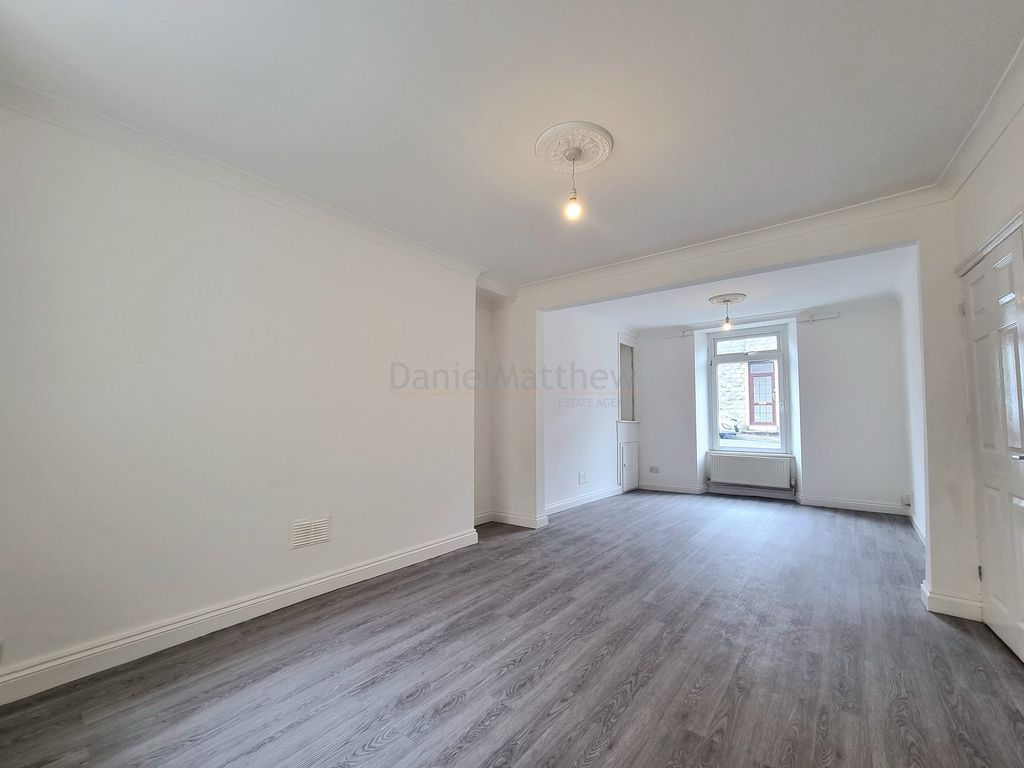 Property photo 2 of 15 Lounge Dining Room