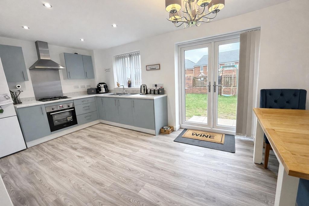 Property photo 2 of 18 30.Png