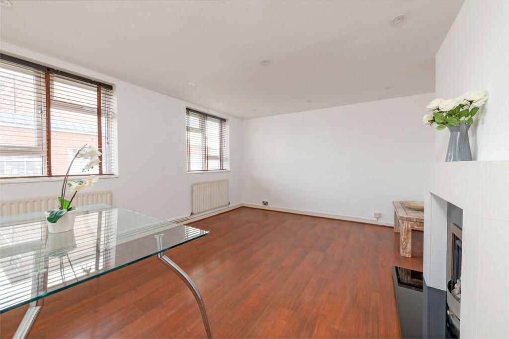 Property photo 2 of 11 2. Living Room