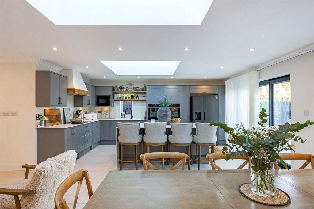 Property photo 2 of 18 Picture No. 06