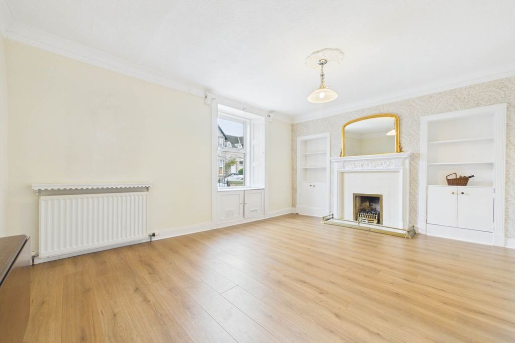 Property photo 2 of 26