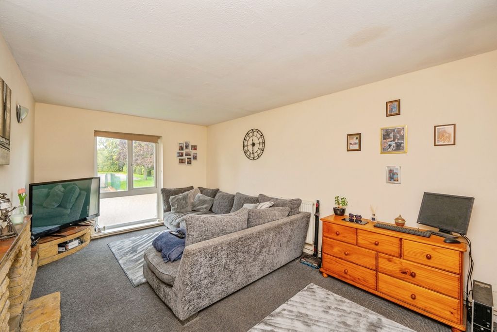 Property photo 3 of 12 Pbox-Img.Jpg