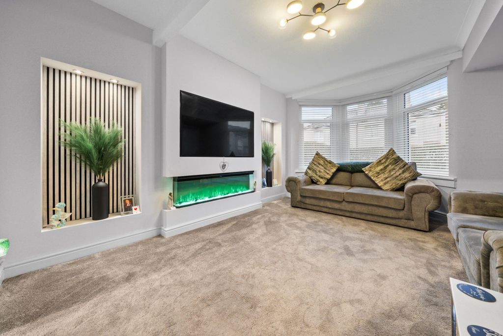 Property photo 2 of 27