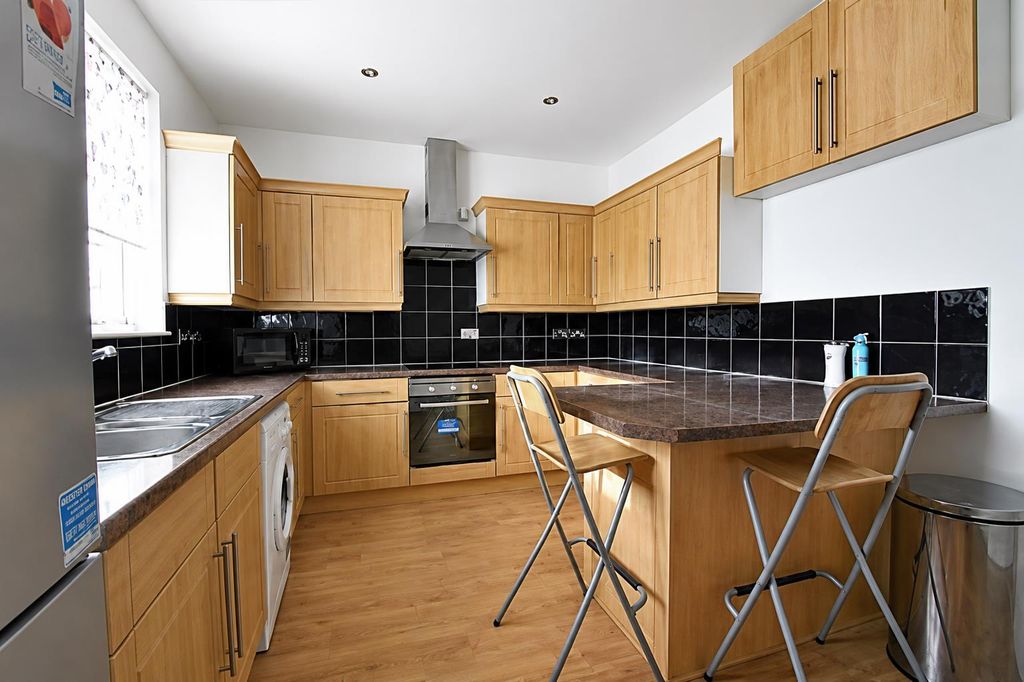 Property photo 2 of 7 Kitchen_Inpixio.Jpg
