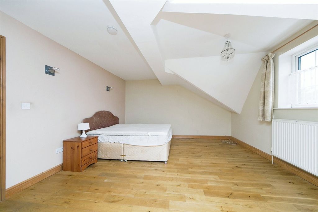Property photo 2 of 26 Picture No. 37