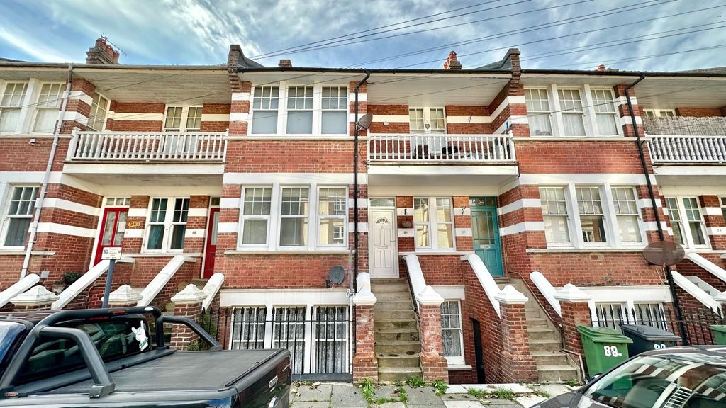 Property photo 2 of 23