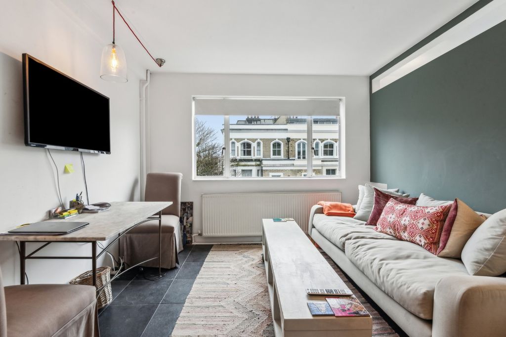 Property photo 2 of 8