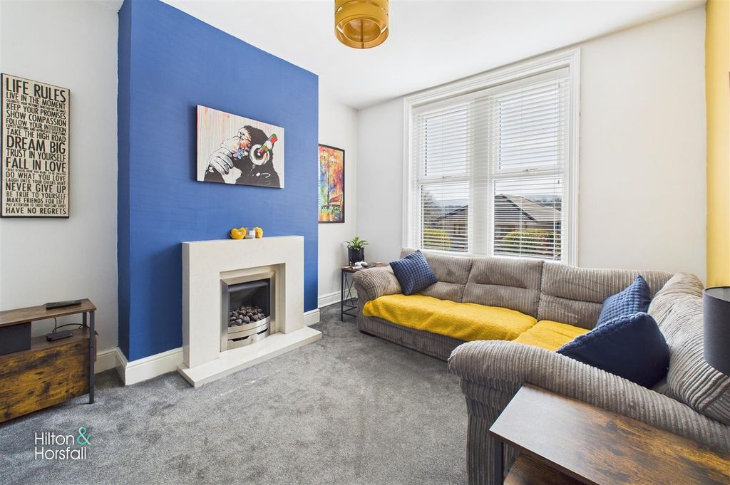 Property photo 2 of 12 Boulsworth Grove