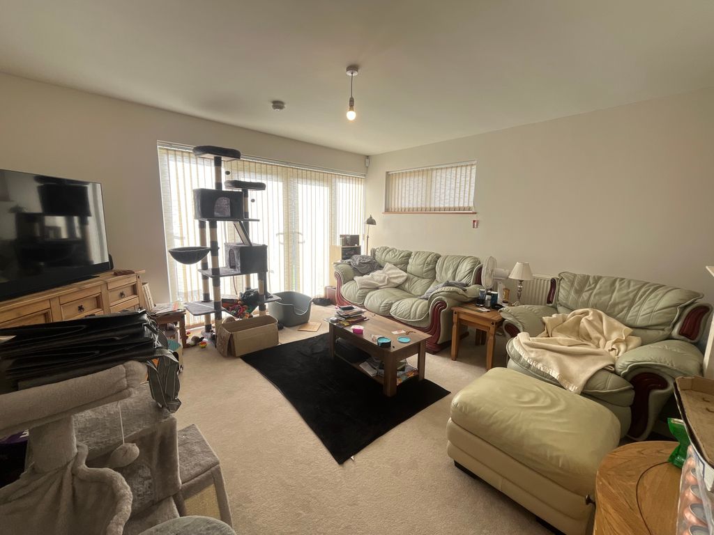 Property photo 3 of 11 Living Room