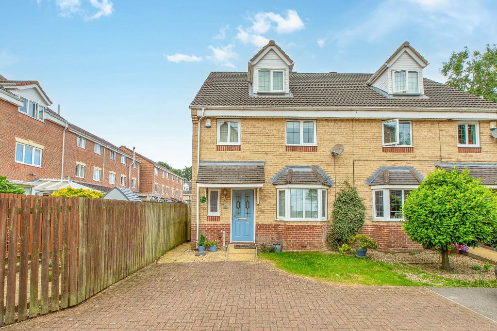 Property photo 1 of 32