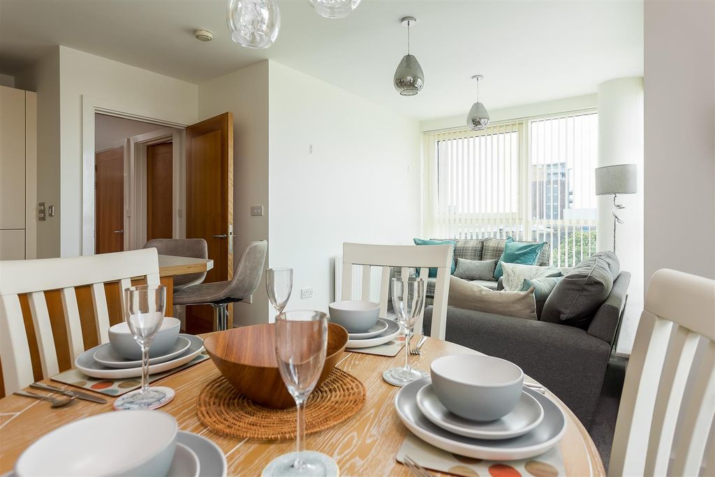 Property photo 3 of 19 88Dolphinquays-Ph17_Print.Jpg